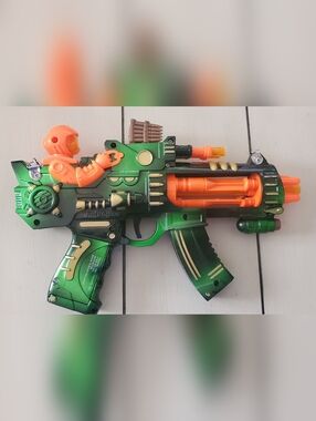 Mei Chi - Spaceman Toy Laser Gun - Noisemaker - (Item# 250)